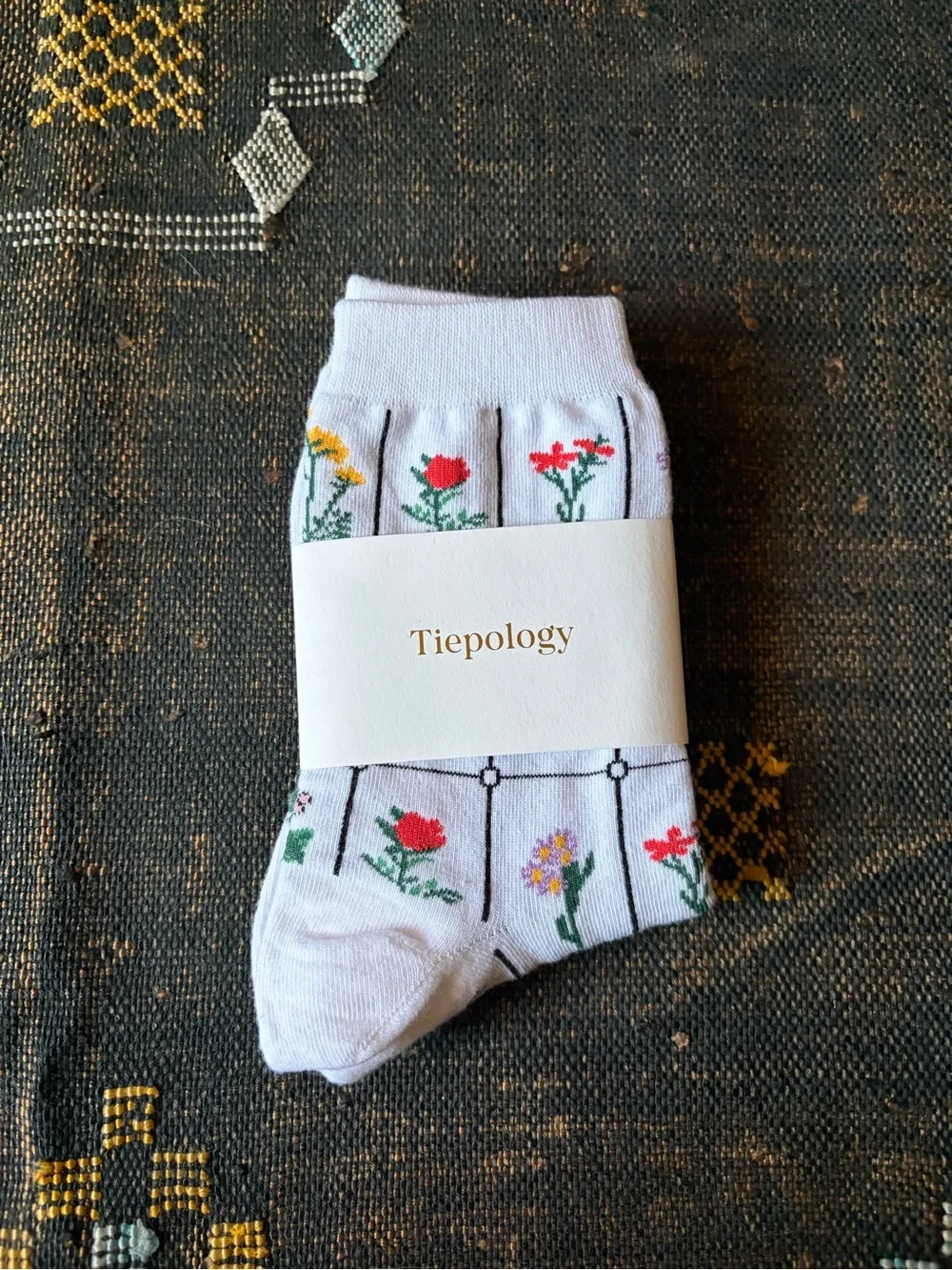 NWT Tiepology socks in Floral Windowpane